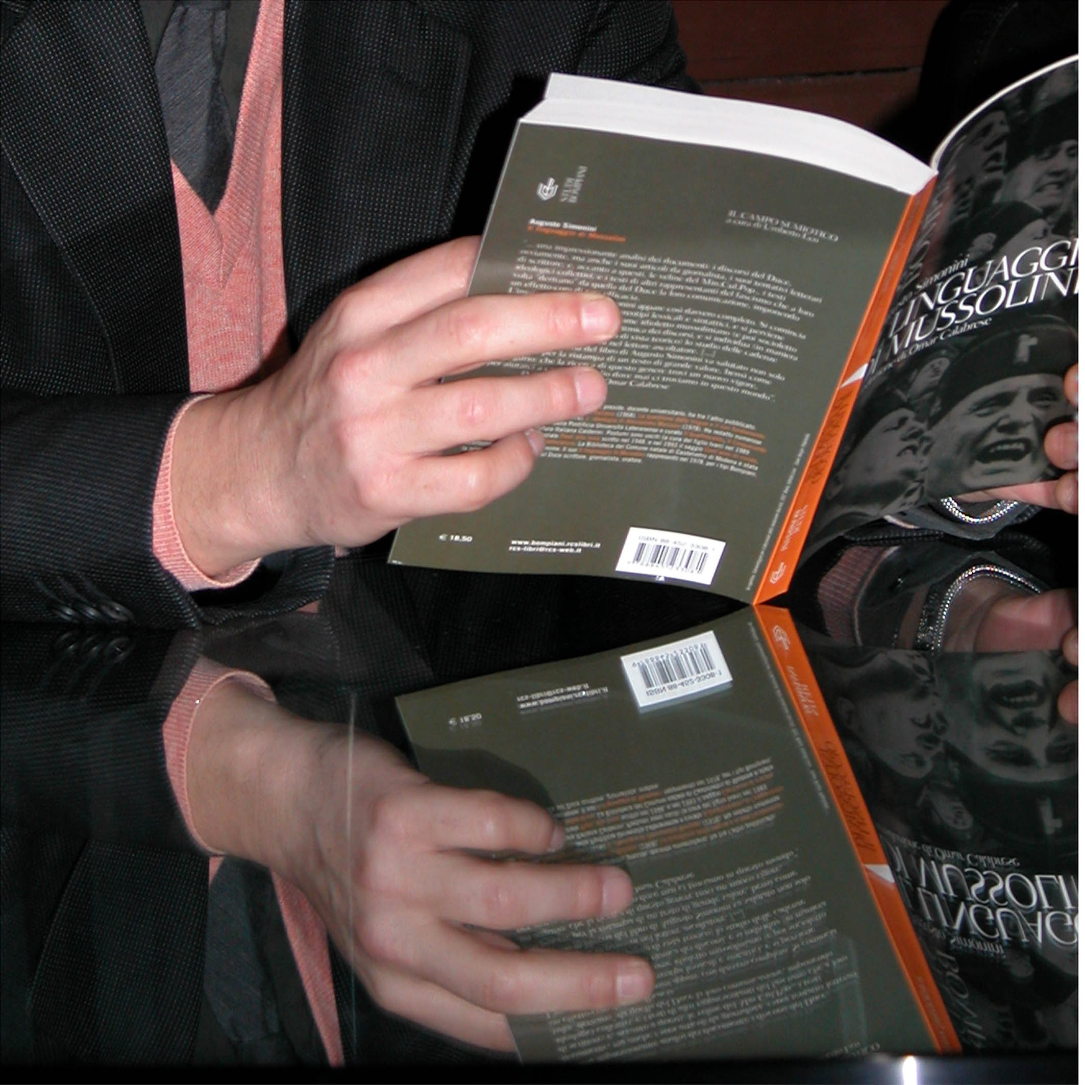 La mano di Omar Calabrese